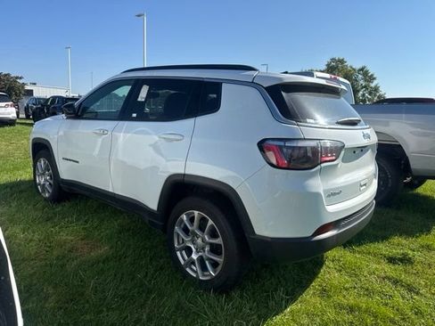 Used 2024 Jeep Compass Latitude AWD/4WD image 4