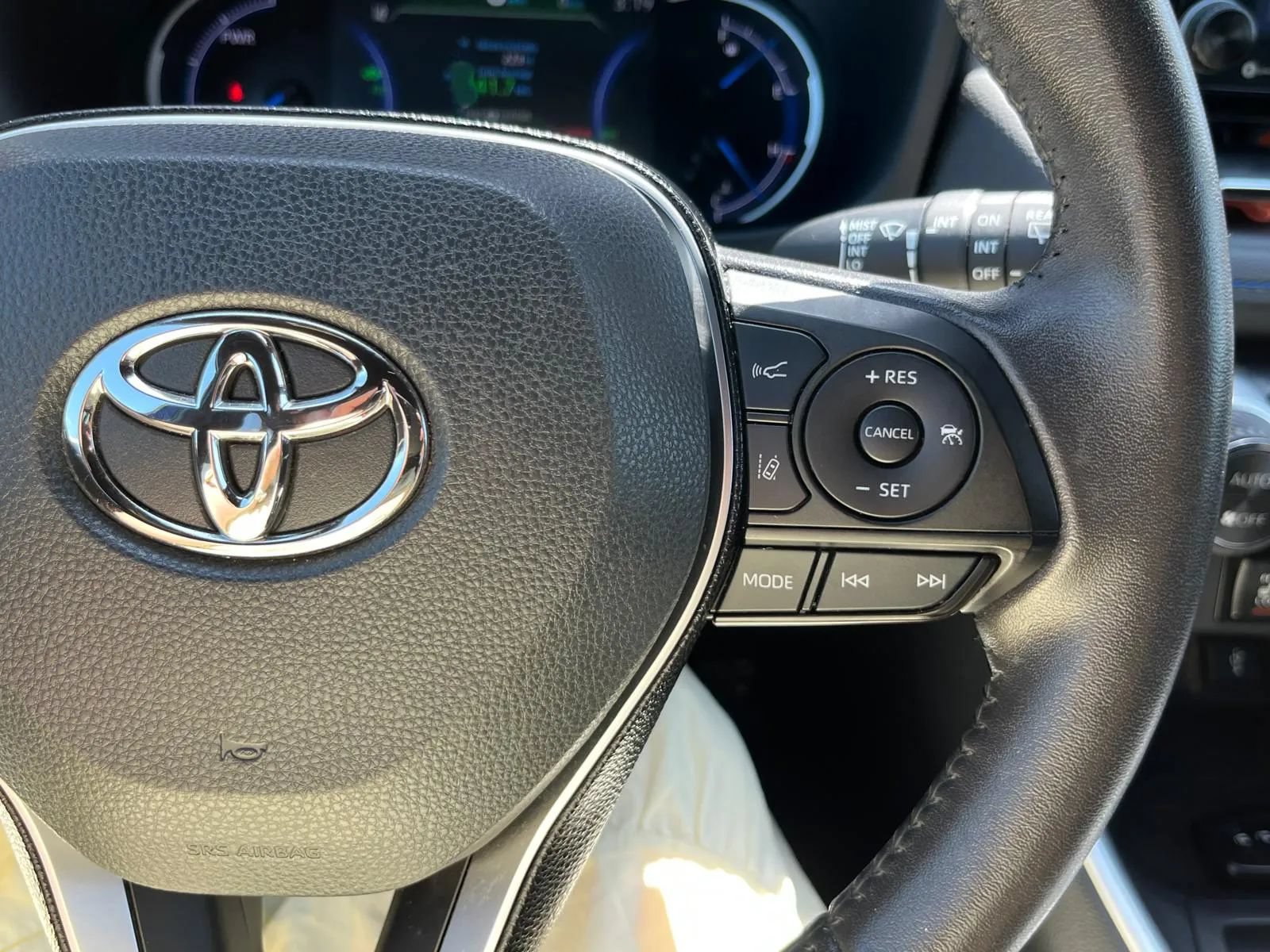 Used 2021 Toyota RAV4 XSE AWD/4WD image 17