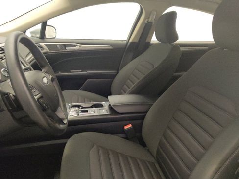 Used 2018 Ford Fusion SE w/ Fusion SE Technology Package FWD image 17
