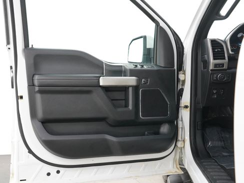 Used 2019 Ford F150 Lariat w/ Equipment Group 502A Luxury AWD/4WD image 21