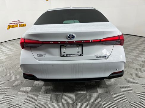 Used 2022 Toyota Avalon Limited image 4