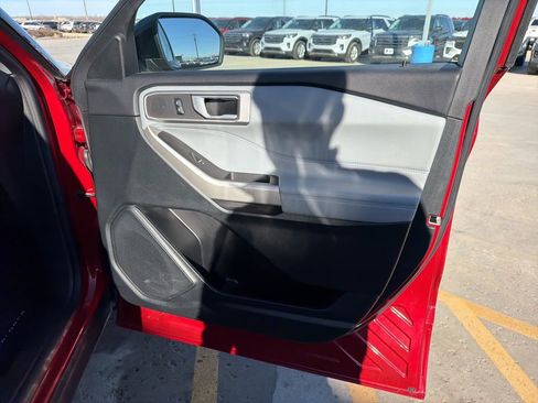 Used 2024 Ford Explorer XLT w/ Equipment Group 202A image 26