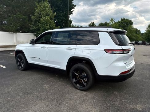 New 2025 Jeep Grand Cherokee L Altitude image 4