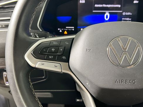 Used 2022 Volkswagen Tiguan SE image 18