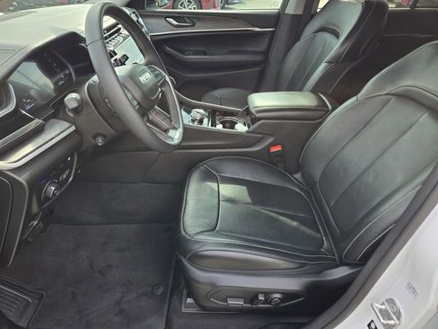Used 2022 Jeep Grand Cherokee Limited 4xe w/ Luxury Tech Group II AWD/4WD image 17