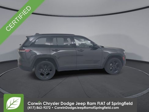 Used 2023 Jeep Grand Cherokee Limited w/ Black Appearance Package image 16