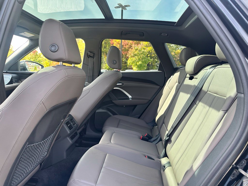 Used 2025 Audi Q5 Premium w/ Convenience Package AWD/4WD image 14