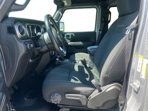 Used 2019 Jeep Wrangler Unlimited Sahara image 6
