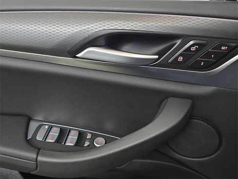 Used 2025 BMW X4 xDrive30i w/ Premium Package image 30