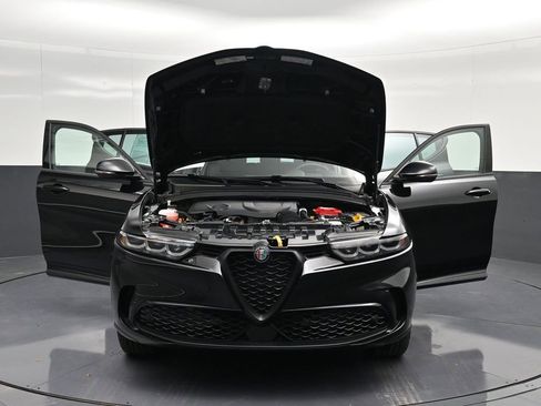 Used 2025 Alfa Romeo Tonale AWD/4WD image 40