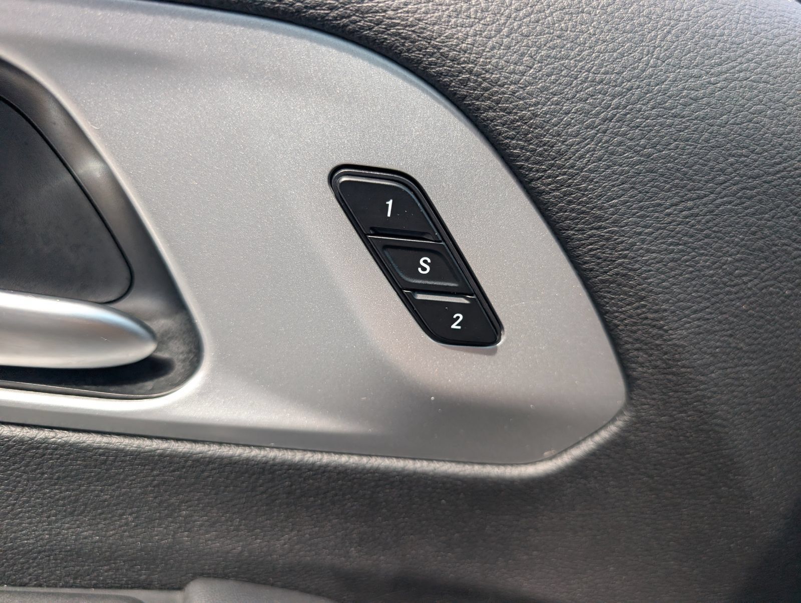 Used 2025 Chrysler Pacifica Limited FWD image 30