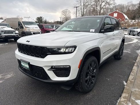 New 2025 Jeep Grand Cherokee Limited image 3