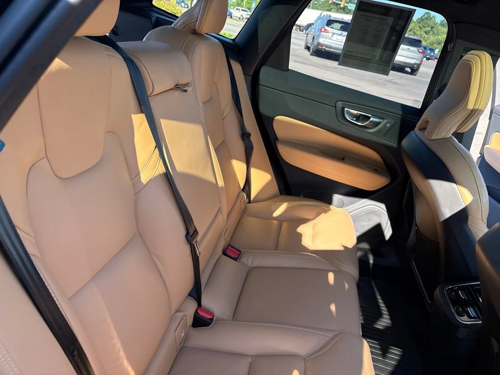 Certified 2025 Volvo XC60 B5 Ultra w/ Protection Package Premier AWD/4WD image 38