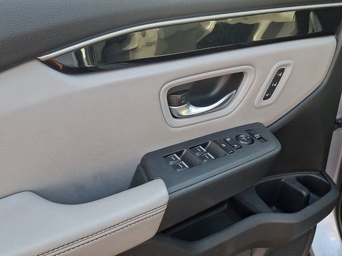 Used 2025 Honda Pilot Touring image 13