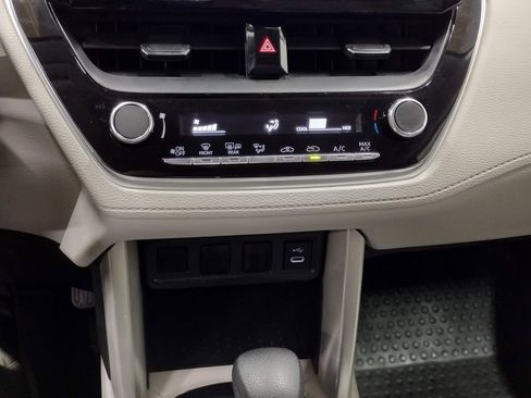 Used 2024 Toyota Corolla Cross L image 23