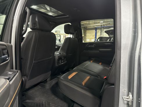 Used 2024 GMC Sierra 2500 AT4 w/ AT4 Preferred Package AWD/4WD image 8