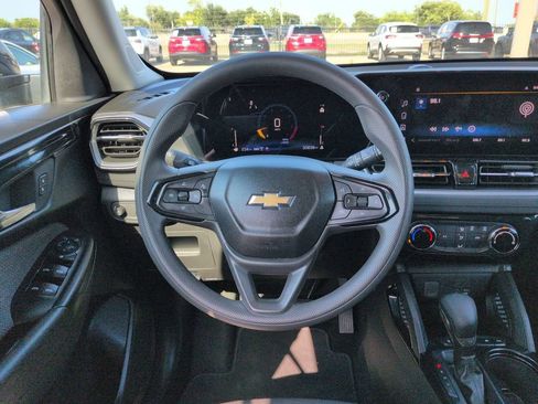 Used 2025 Chevrolet TrailBlazer LT AWD/4WD image 22