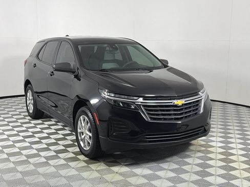 Used 2022 Chevrolet Equinox LS AWD/4WD image 3