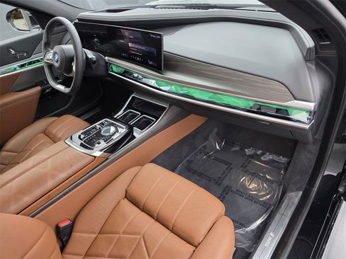 Used 2023 BMW i7 xDrive60 image 30