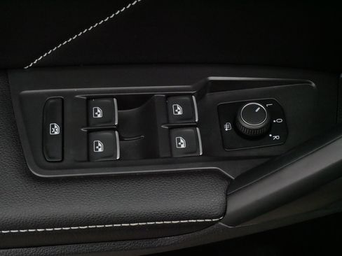 Used 2023 Volkswagen Tiguan SE R-Line AWD/4WD image 19