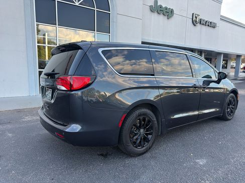 Used 2019 Chrysler Pacifica L image 8