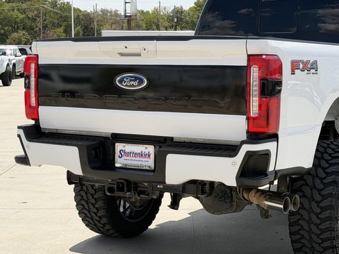 Used 2023 Ford F250 4x4 Crew Cab Super Duty image 6