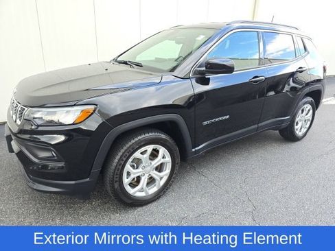 Used 2024 Jeep Compass Latitude AWD/4WD image 3