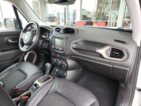 Used 2017 Jeep Renegade Trailhawk image 28