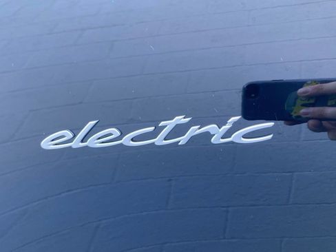 New 2025 Porsche Macan 4S Electric image 12