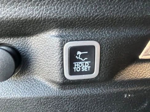 Used 2022 Jeep Grand Cherokee L Laredo AWD/4WD image 39
