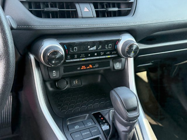 Used 2025 Toyota RAV4 XLE FWD image 18
