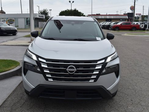 Used 2024 Nissan Rogue S FWD image 15