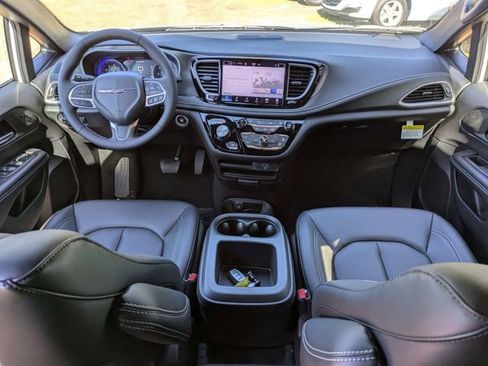 New 2026 Chrysler Pacifica Select image 16