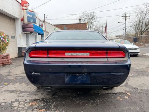 Used 2014 Dodge Challenger SXT RWD image 8