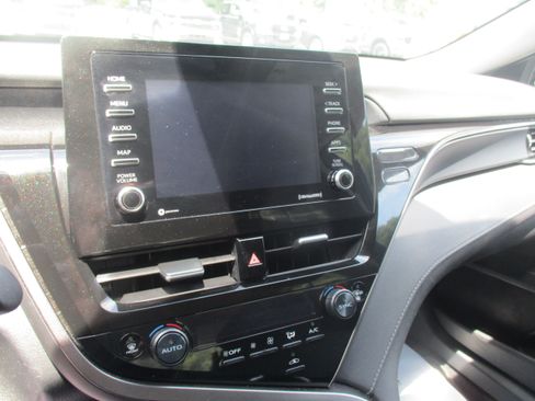 Used 2024 Toyota Camry LE FWD image 15