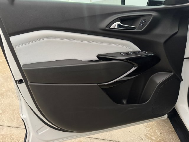 Used 2025 Chevrolet Trax LT w/ Driver Confidence Package FWD image 4