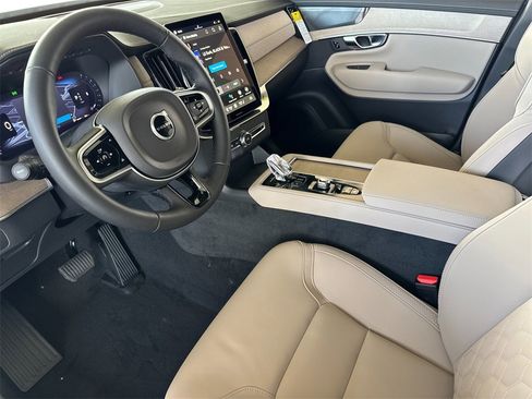 New 2026 Volvo XC90 B6 Plus w/ Protection Package Premier image 9