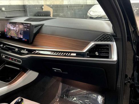 Used 2025 BMW X5 M60i w/ Climate Comfort Package image 19