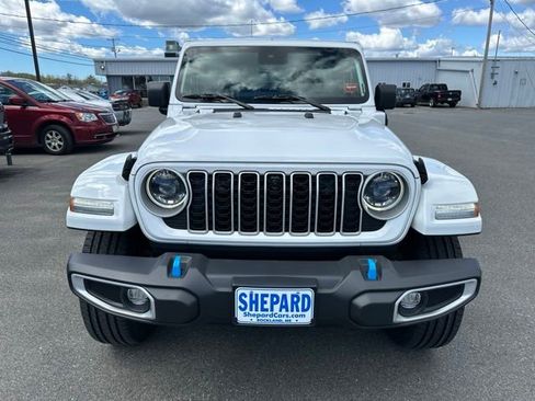 Used 2024 Jeep Wrangler Unlimited Sahara w/ Technology Group AWD/4WD image 2