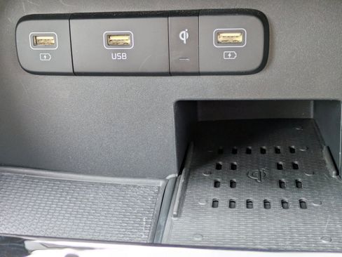 Certified 2024 Kia Carnival EX FWD image 27