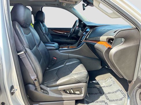 Used 2015 Cadillac Escalade ESV Luxury RWD image 30