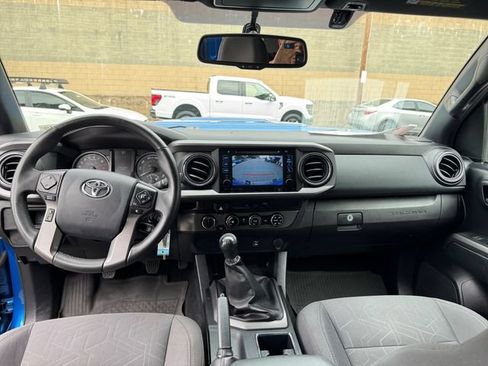 Used 2017 Toyota Tacoma TRD Sport w/ Tow Package AWD/4WD image 21