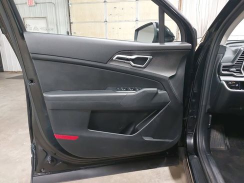 Used 2025 Kia Sportage LX image 26