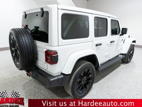 Used 2022 Jeep Wrangler Unlimited Sahara w/ Cold Weather Group AWD/4WD image 5