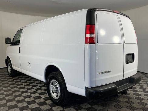 Used 2017 Chevrolet Express 2500 image 8