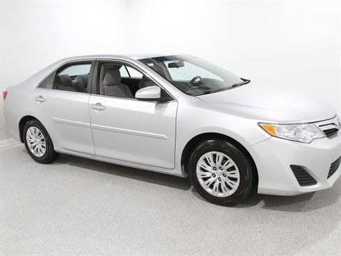 Used 2013 Toyota Camry LE image 1
