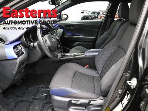 Used 2020 Toyota C-HR XLE FWD image 13