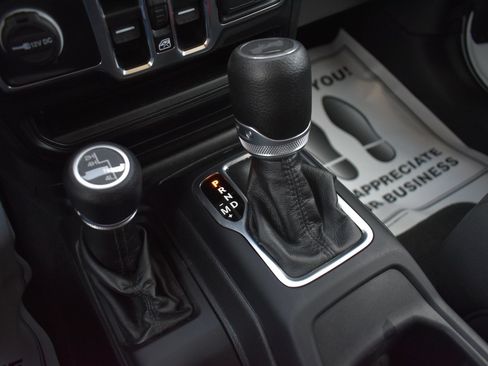 Used 2022 Jeep Wrangler Unlimited Sport AWD/4WD image 29