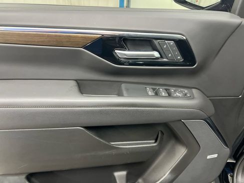 Used 2025 Chevrolet Suburban High Country AWD/4WD image 22