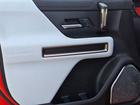 Used 2025 GMC Hummer EV 3X w/ LPO, Illumination Package image 25